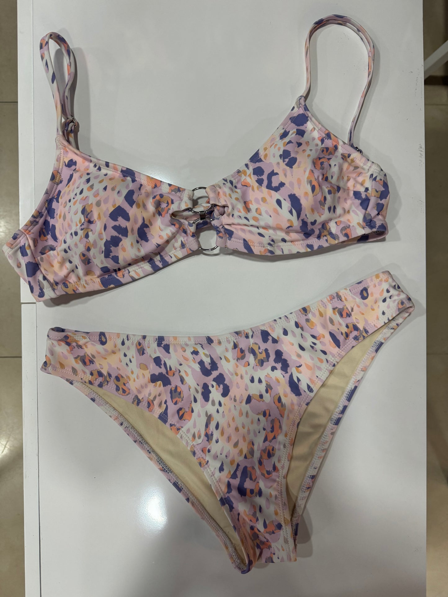 Bikini estampado pastel .
