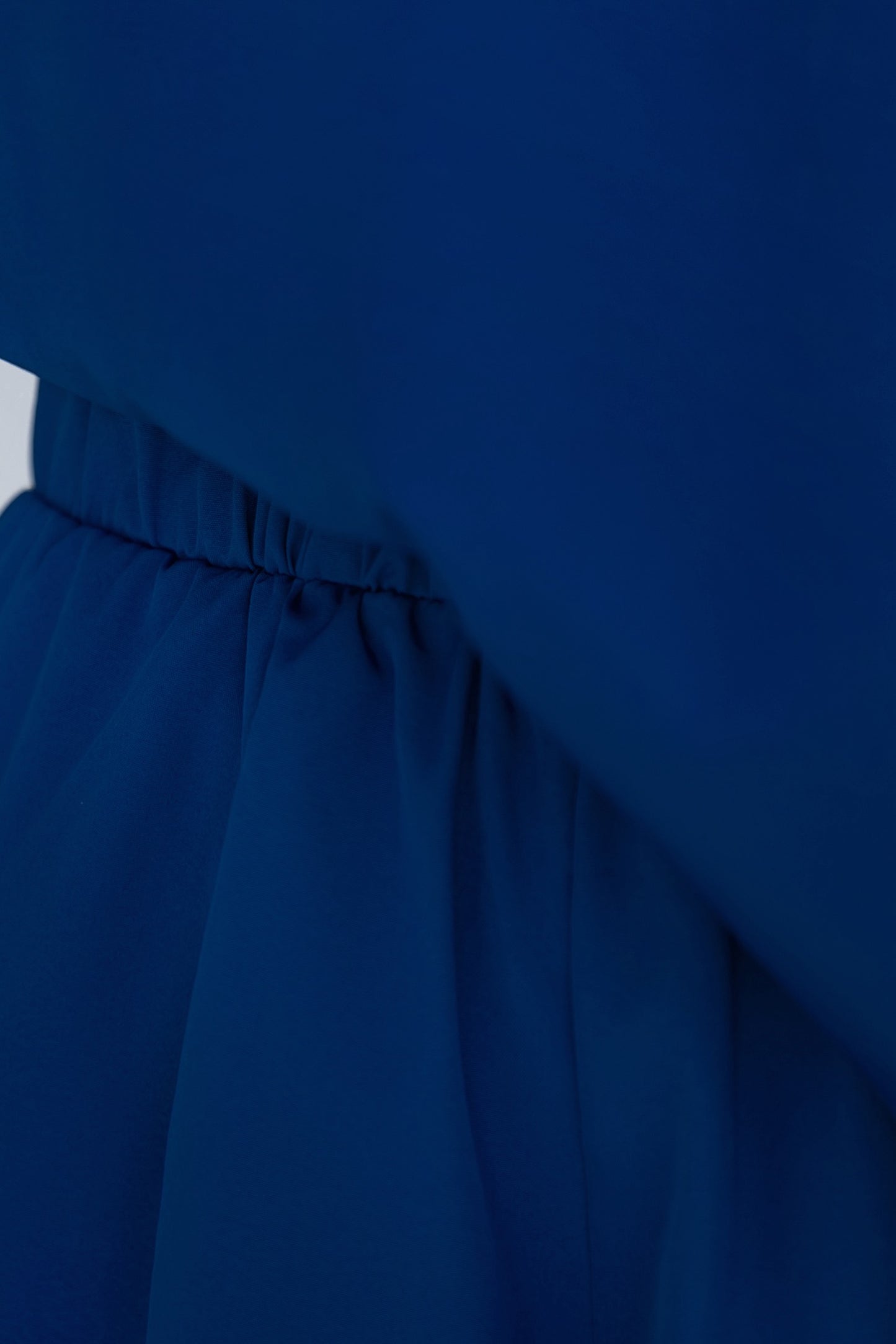 Braga corta asimétrica