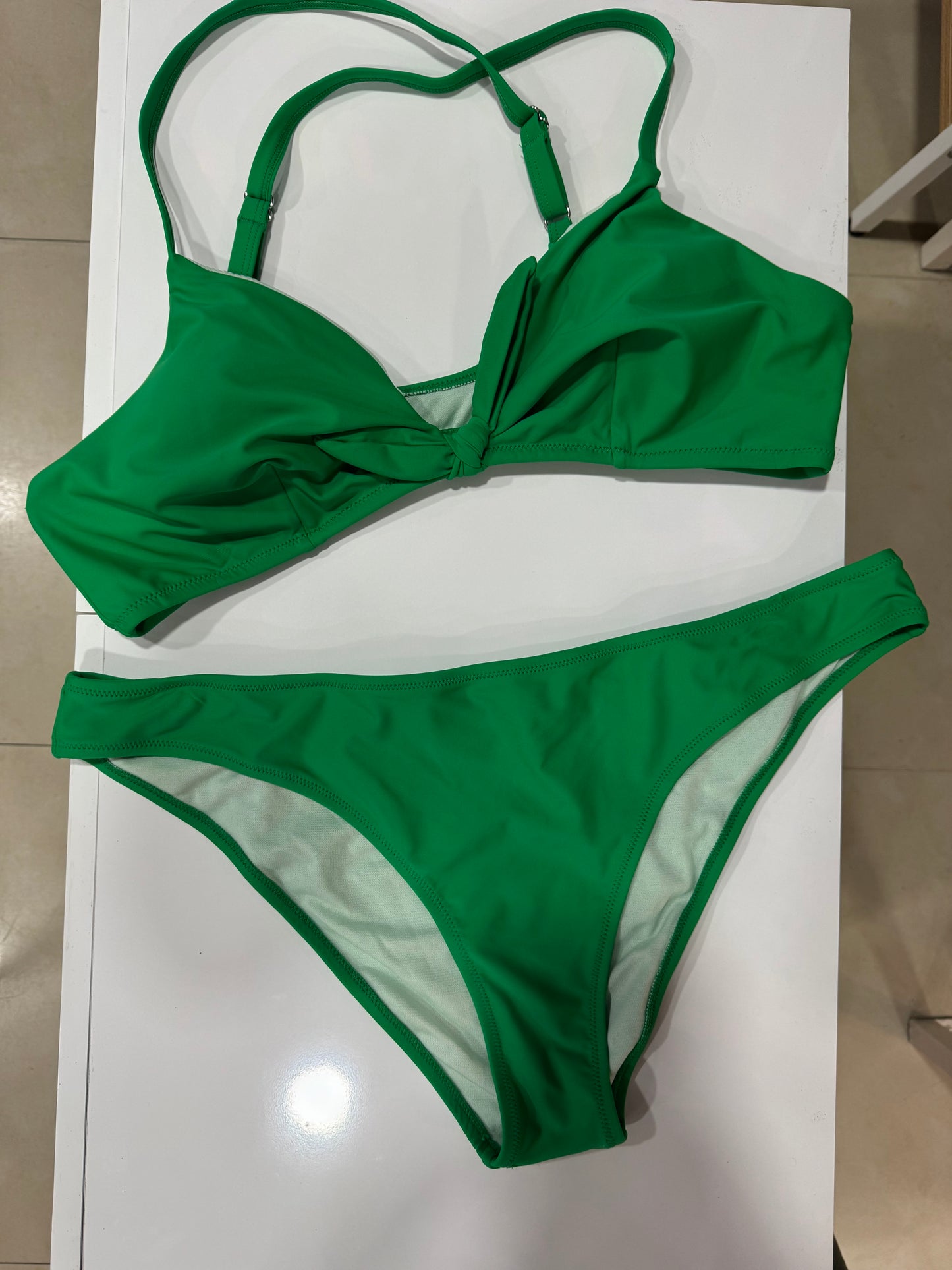 Bikini unicolor.