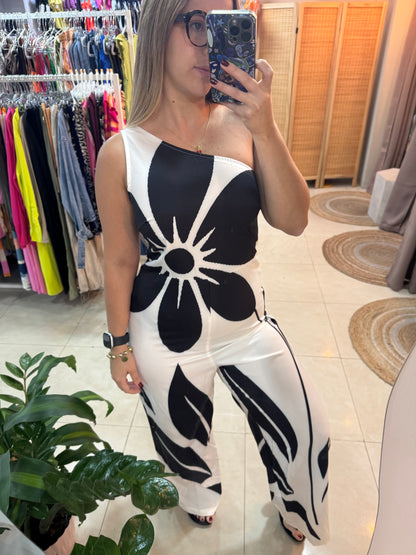 Jumpsuit asimétrico.