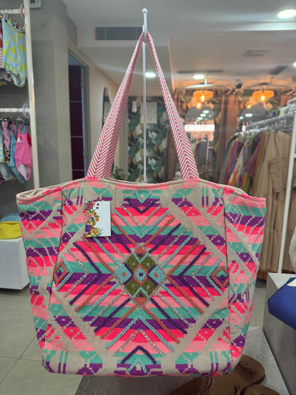Bolso de playa con detalle en canutillos