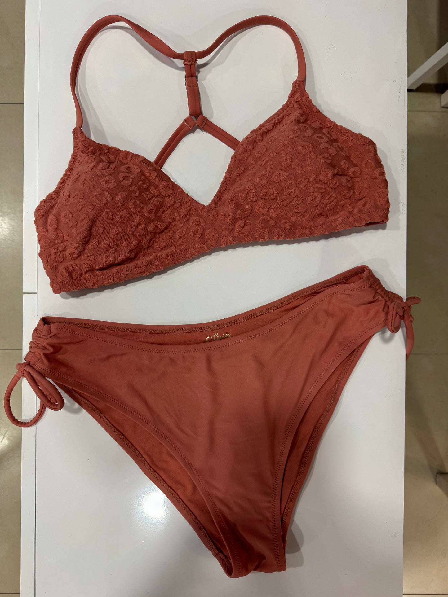 Bikini color nude .