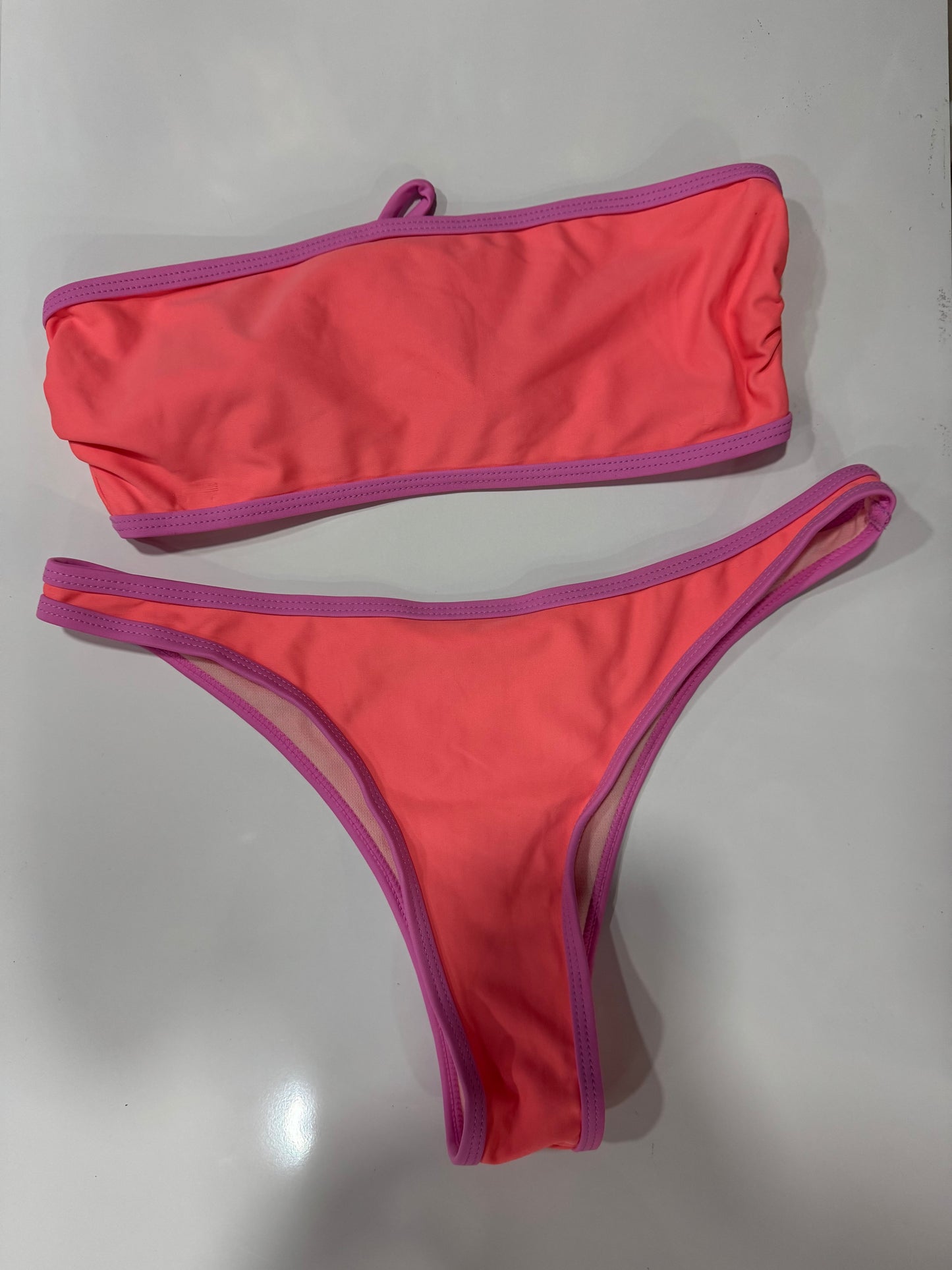 Bikini strapless.