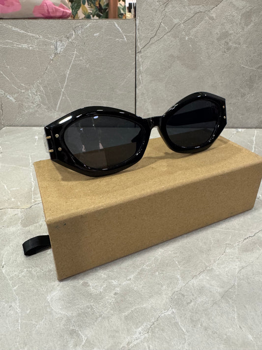 Lentes de sol , estilo Dior.