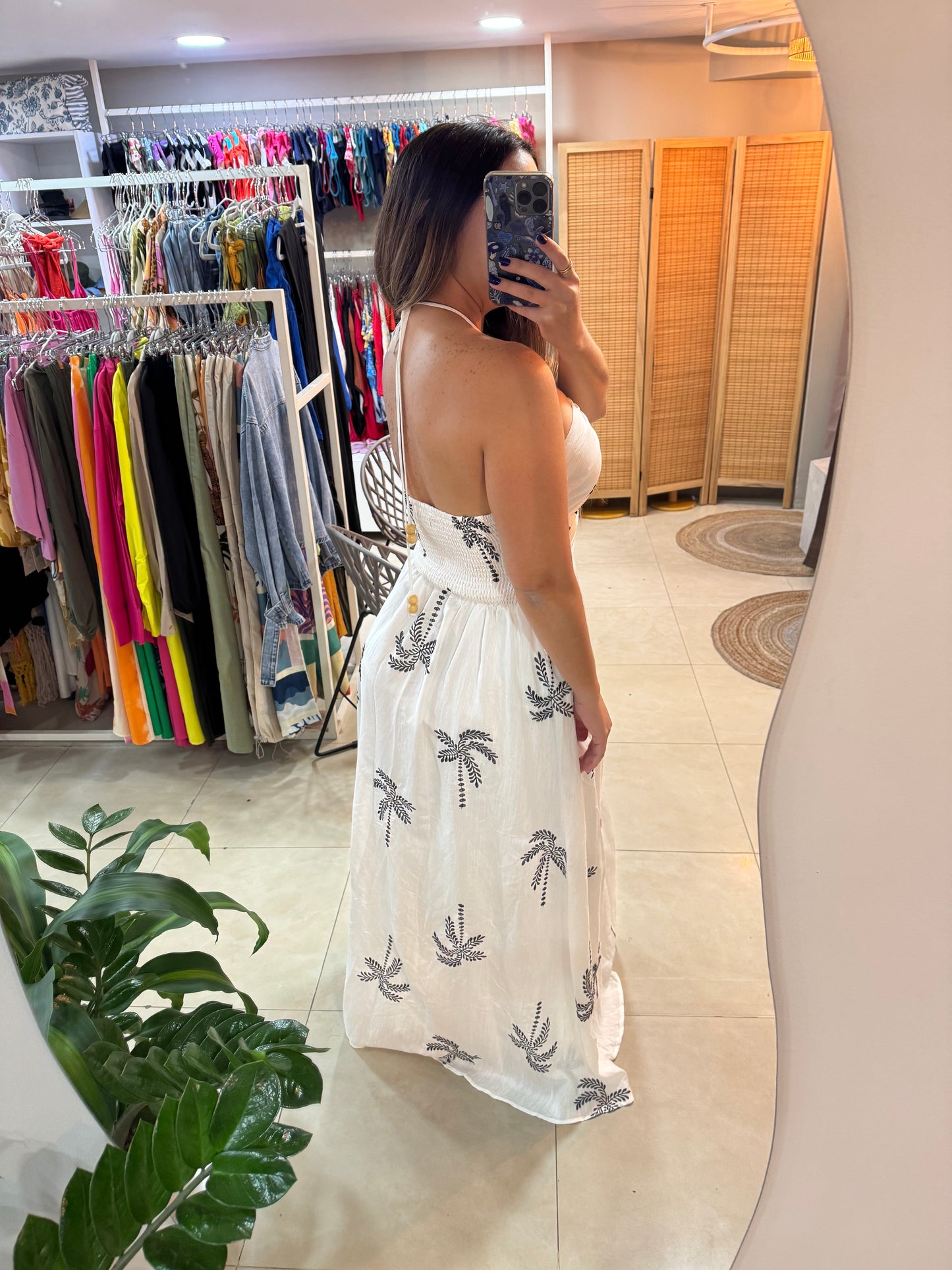 Vestido largo con detalles bordados