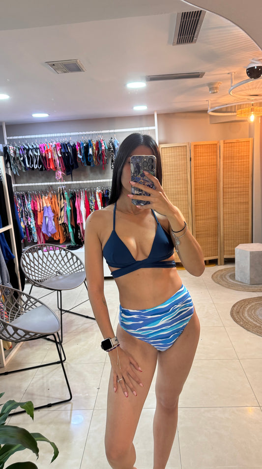 Bikini panty Alta estampado, top cruzado