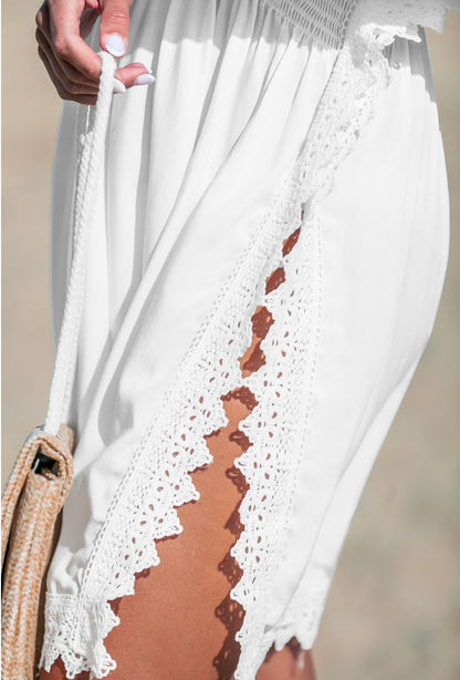 Vestido blanco corto , con detalles tejidos.