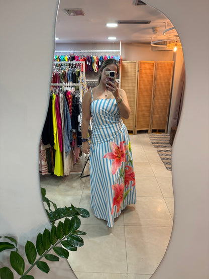 Vestido largo de rayas estampado.